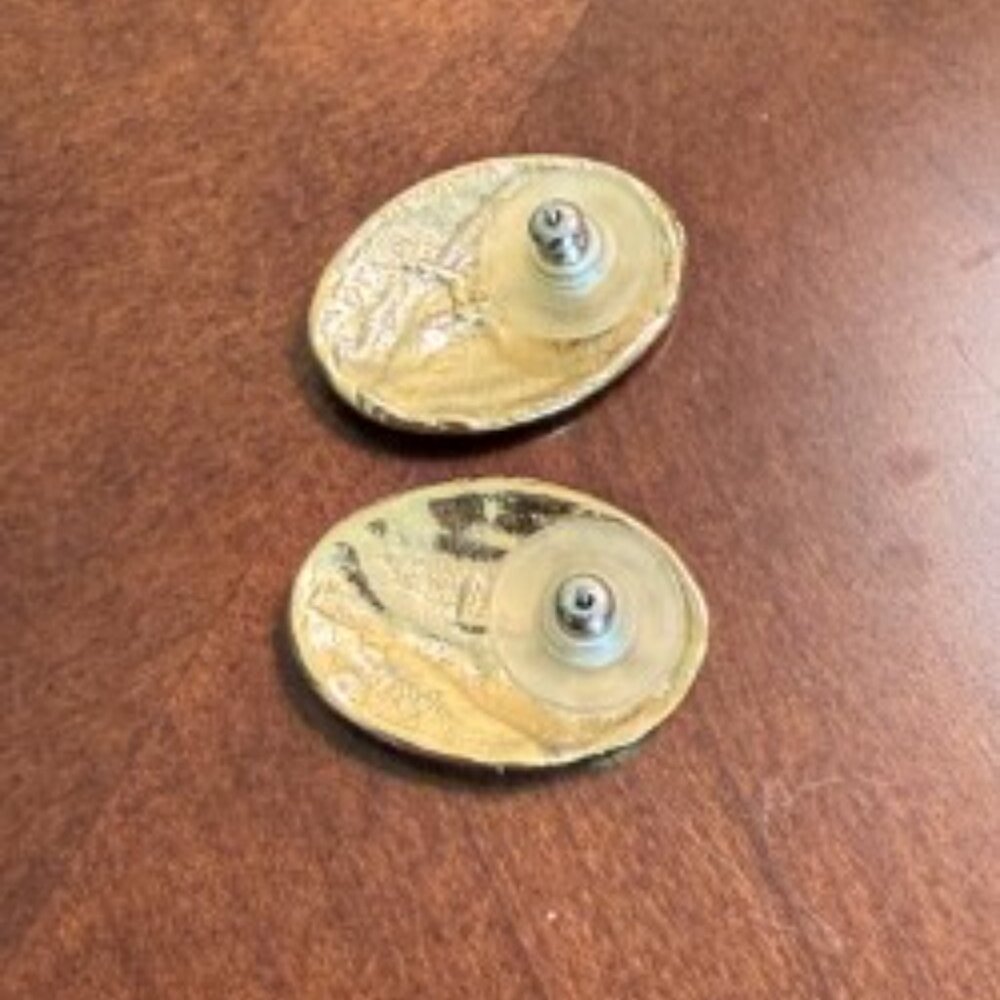 Earrings - Soft Green - Picture 2 of 3